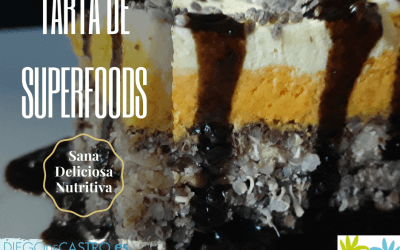 Tarta de superfoods con corazón de zanahoria y piña